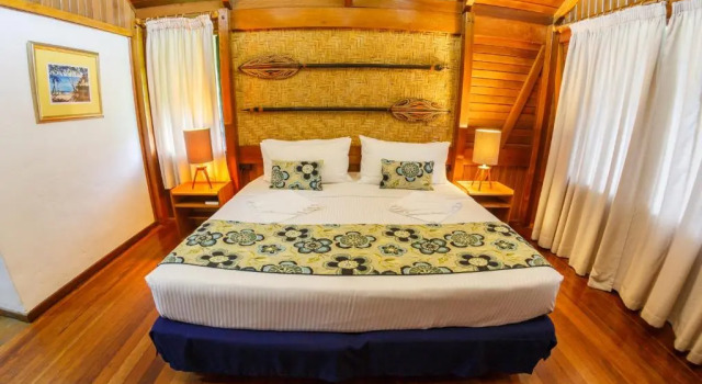 Бунгало Executive с видом на воду Kokopo Beach Bungalow Resort
