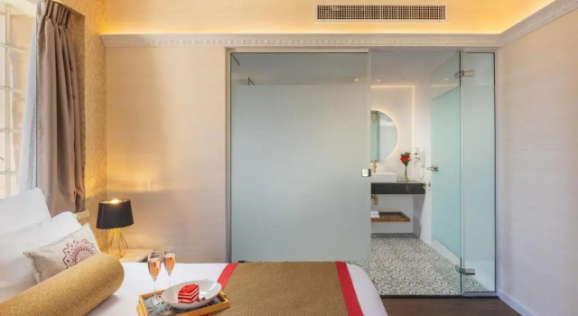 Deluxe suite YMCA Three Arches Hotel