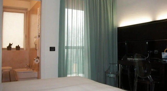 Двухместный номер Standard с балконом HOTEL HMR RHO Milano