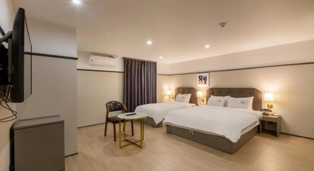 Люкс Brown Dot Hotel Minam