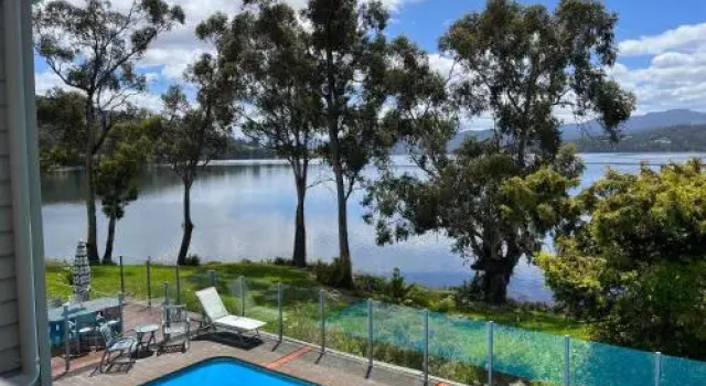The Anchorage Waterfront Apartment, Book Apartment Hotels in Tasmania with a Pool, Swimming Pool