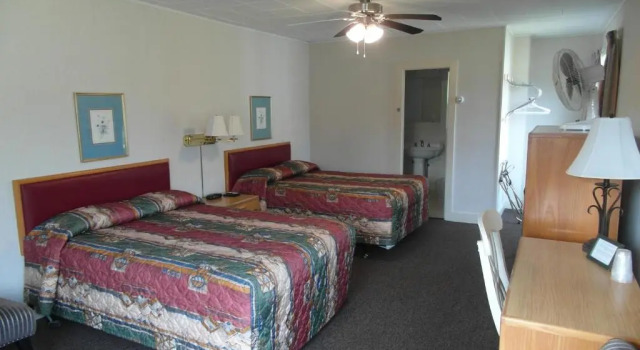 Люкс Standard The Lionstone Inn Motel and Cottages