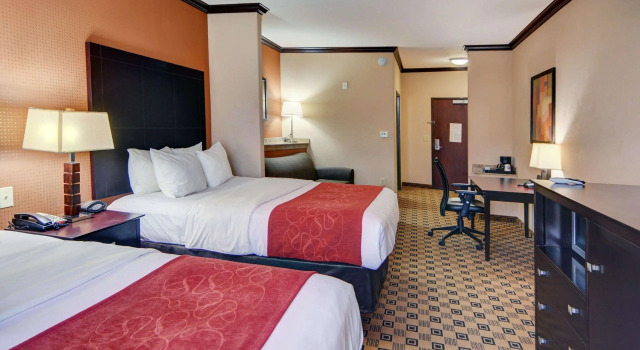 Четырёхместный люкс Comfort Suites Kilgore