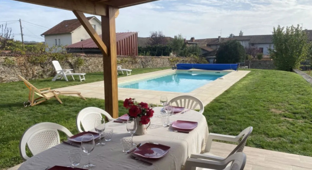 House Passerat Maurs-La-Jolie, Rezerwuj Hotel Hotele w Cantal z basenem, Basen