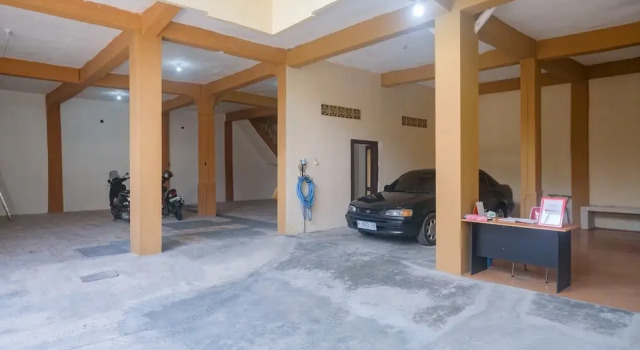 RedDoorz near Alun Alun Klaten, Book Hotel Klaten Central Java