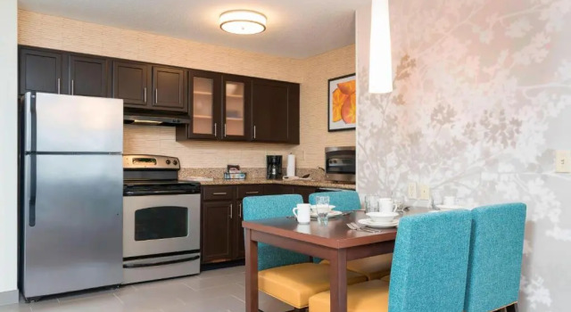 Четырёхместный люкс с 2 комнатами Residence Inn by Marriott Grand Rapids West