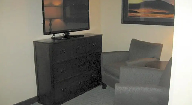 Четырёхместный люкс Little Missouri Inn & Suites New Town