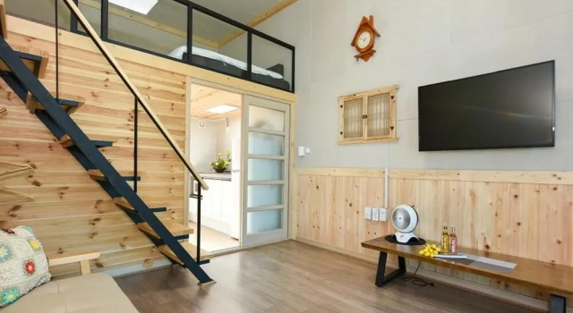 Номер Standard c 1 комнатой с балконом Yeosu Chunghong Pension