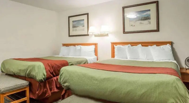 Четырёхместный номер Standard Rodeway Inn Newport