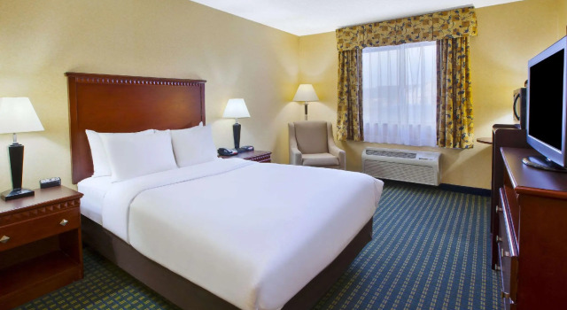 Четырёхместный номер Standard Quality Inn Marshall near I-69