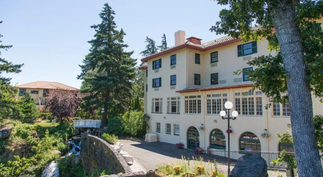 Номер Deluxe Columbia Gorge Hotel & Spa