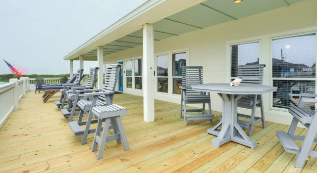 Коттедж с 3 комнатами с балконом Steps to Bolivar Beach: Home w/ Deck & Grill