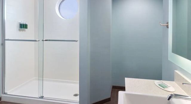 Двухместный семейный люкс с балконом и с видом на залив SpringHill Suites Pensacola Beach