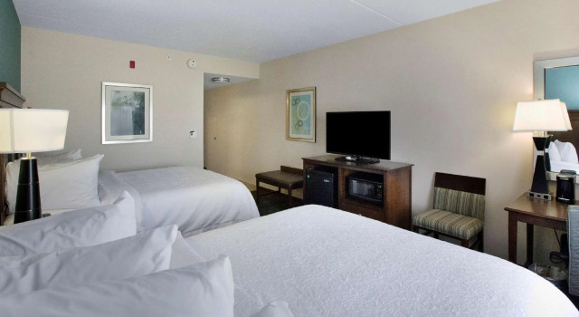 Четырёхместный номер Standard Hampton Inn Pittsburgh-Bridgeville