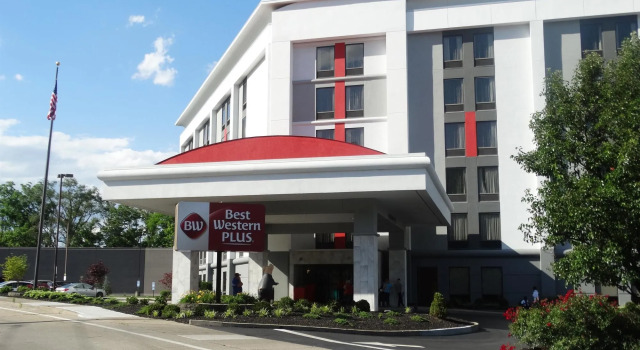 Holiday Inn Express & Suites Cincinnati Riverfront by IHG