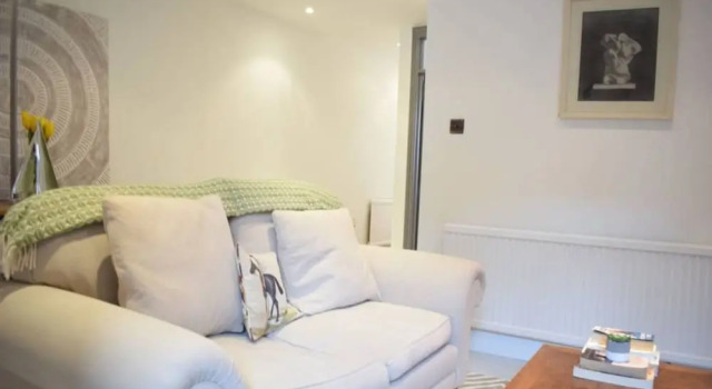 Modern 1 Bedroom Flat in Battersea With Patio, Забронировать Отель Отели Баттерси 3 звезды, 3*