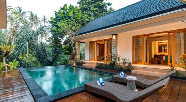 Люкс с видом на бассейн The Pesaren Ubud