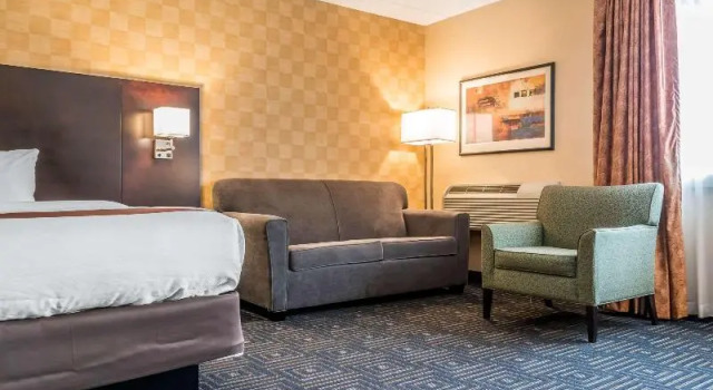 Двухместный номер Standard с балконом Quality Inn & Suites Mall of America - MSP Airport