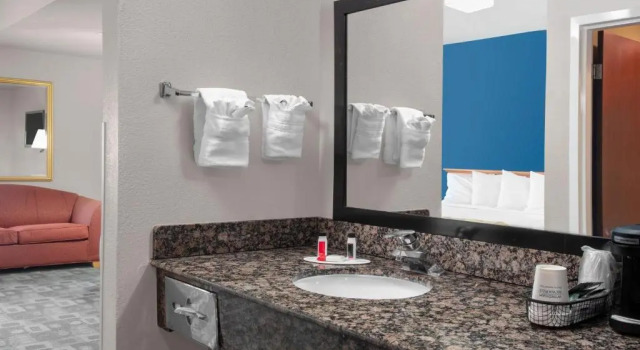 Люкс Spark by Hilton Miami Doral