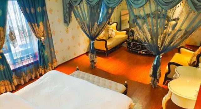 Люкс Deluxe Beijing Blue Peacock Business Hotel