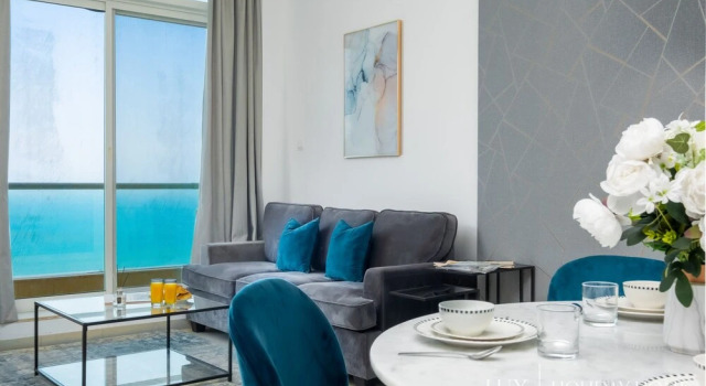 LUX Holiday Home - Botanica Tower 1, Забронировать Апартаменты/квартира Отели Эмирата Дубая с парковкой, рядом с Остановка трамвая Marina Towers, Парковка