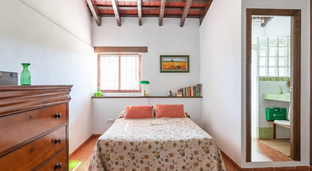 Waterfront Villa in Jerez de la Frontera with Fireplace, Забронировать Вилла Херес-де-ла-Фронтера 