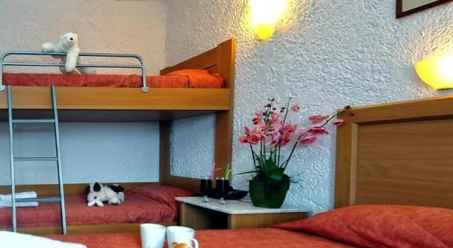 Четырёхместный номер Standard c 1 комнатой с балконом Karteros Hotel