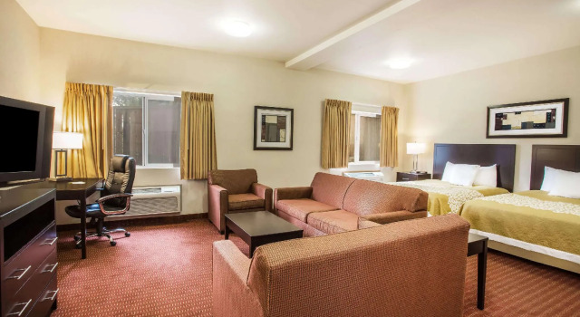 Четырёхместный люкс Days Inn by Wyndham Seattle Aurora