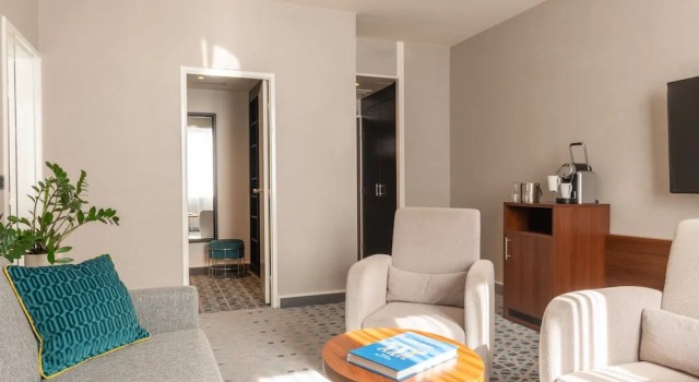 Люкс c 1 комнатой Crowne Plaza Paris - Republique by IHG