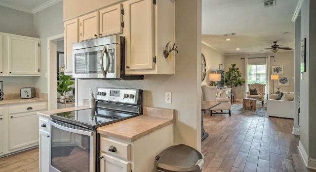 Коттедж Baton Rouge Game Day House w/ Chic Yard Space
