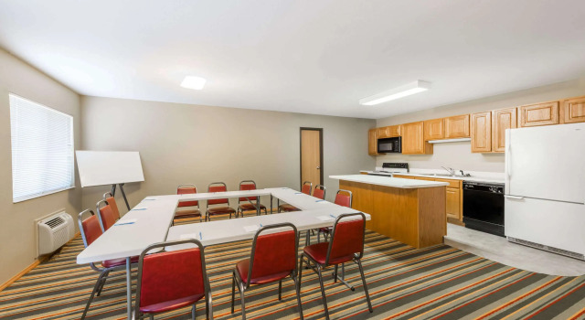 Super 8 by Wyndham Chanute, Boek Mini-hotel Hotels in Chanute met parkeren, Parkeren