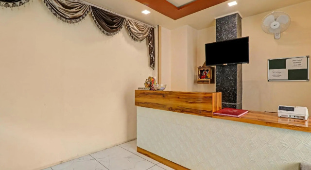 OYO Townhouse 565 Hotel Hridaya Inn, Забронировать Отель Отели Hasanganj 3 звезды, 3*