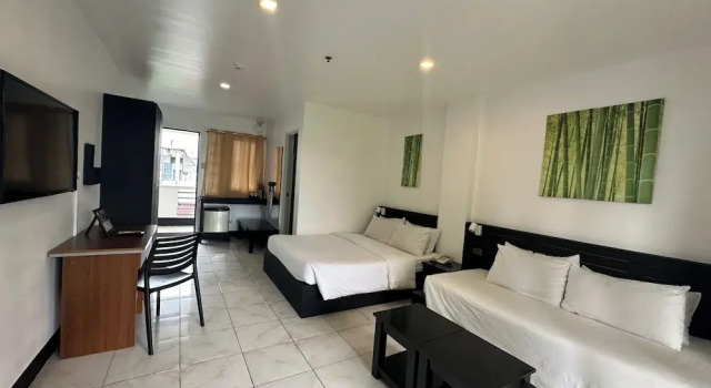 Трёхместный номер Standard с балконом и с видом на сад Fernandos Hotel