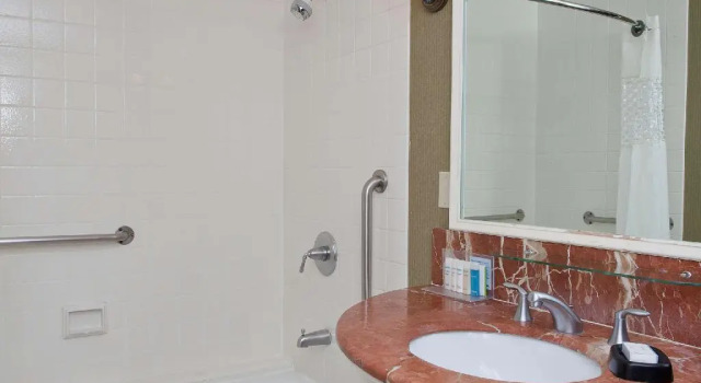Двухместный люкс Hampton Inn & Suites Stamford