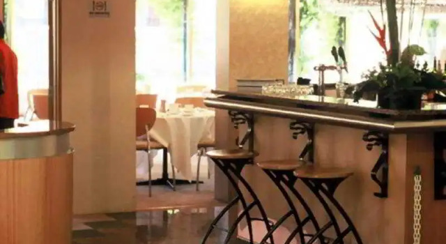 Quality Hotel Tiffins On The Park, Забронировать Отель Отели Аделаиды 4 звезды, рядом с Gilles Street Market, 4*