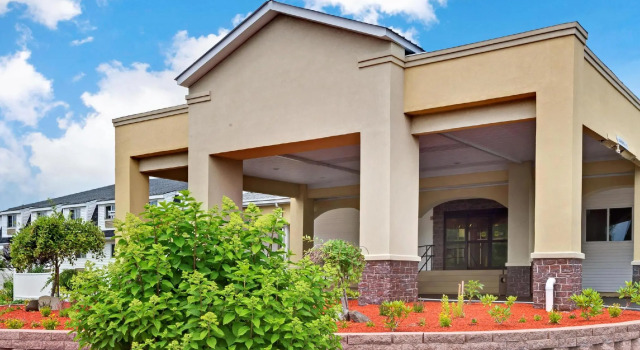 Трёхместный семейный номер Standard Ramada by Wyndham Kittery