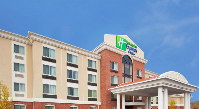 Holiday Inn Express & Suites Niagara Falls, Book Hotel Hoteller i Niagara Falls med pool, Swimmingpool