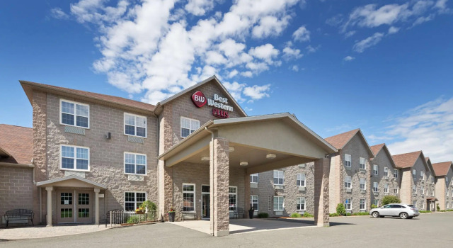 Кровать в общем номере Best Western Plus Woodstock Hotel Conference Centre