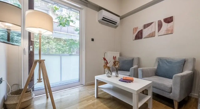 Phaedrus Living: City Center Cozy Studio Lykavitos