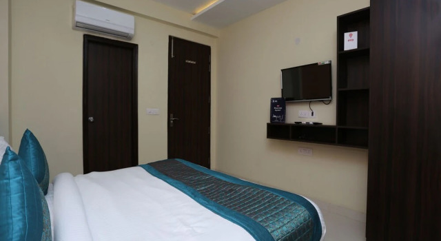 OYO Flagship 12081 Palm Garden Suites, Забронировать Отель Гургаон Gurgaon Region, рядом с Apollo Tyres Ltd