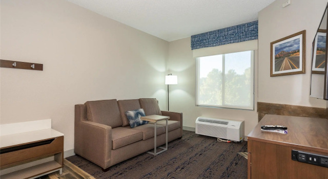 Четырёхместный люкс Hampton Inn & Suites Flagstaff - West