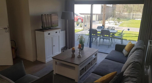 Comfortable chalet with dishwasher in the green Kempen, Rezerwuj Chalet Hotele w Bruksela z parkingiem, Parking