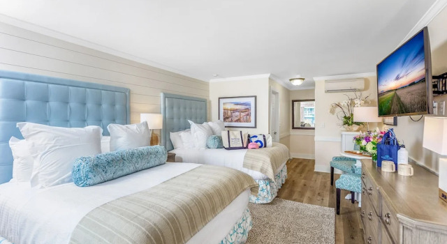 Четырёхместный номер Premium с видом на сад The Harborside Inn