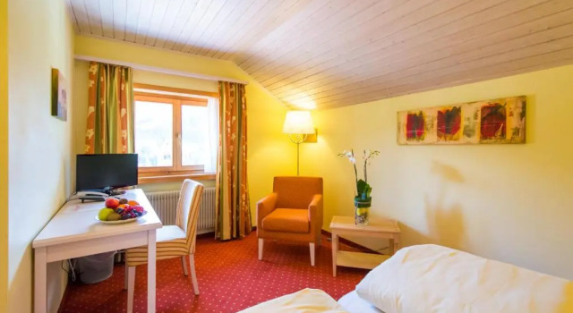 Hotel La Cruna, Book Hotel Hotels in Sedrun with Breakfast, Breakfasts