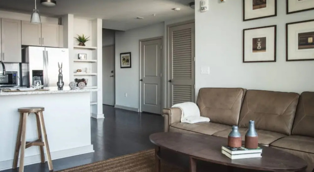 Luxury 2BR Apt In Uptown City View
