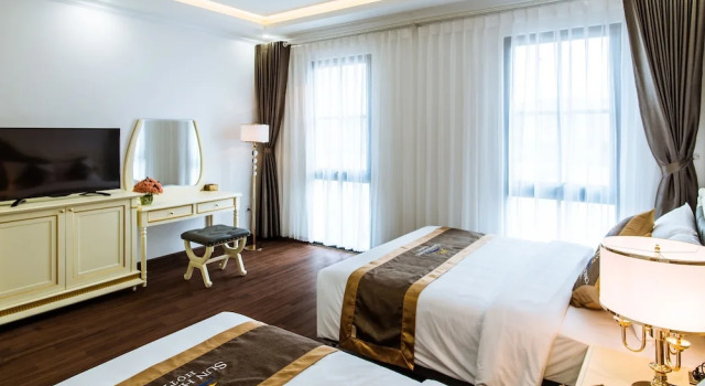 Трёхместный номер Deluxe с балконом Sun Ha Long hotel