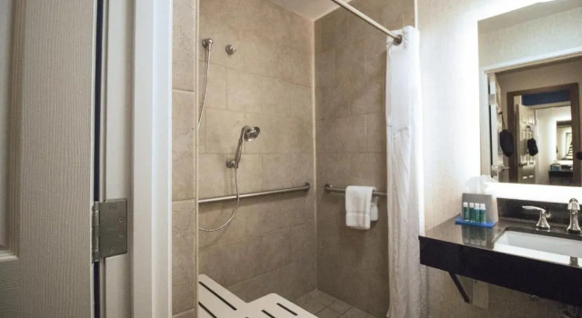 Люкс Holiday Inn Express & Suites Columbia-I-26 @ Harbison Blvd by IHG