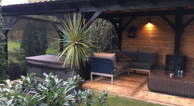 Коттедж Alluring Holiday Home in Reutum-Weerselo with Hot Tub