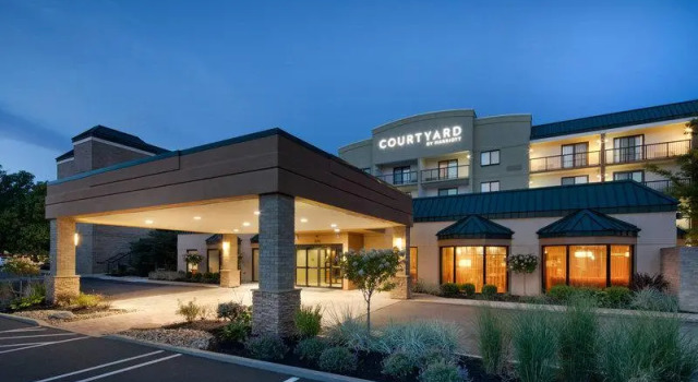 Люкс Courtyard by Marriott Cleveland Beachwood