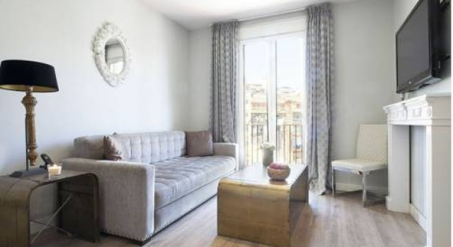 Grandom Suites